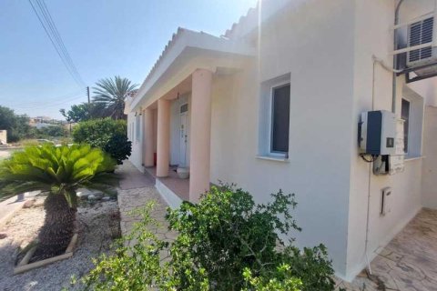 3 bedrooms Villa in Paphos, Cyprus No. 73701 3