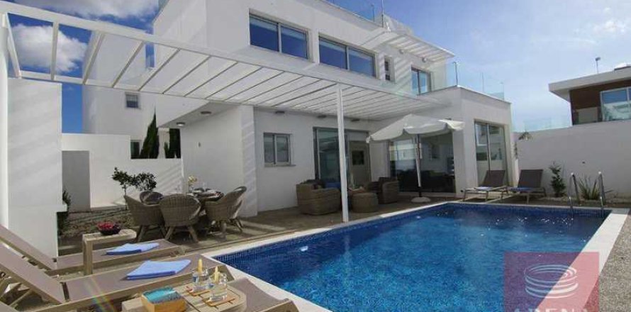 3 dormitorios Villa en Ayia Napa, Cyprus No. 73700