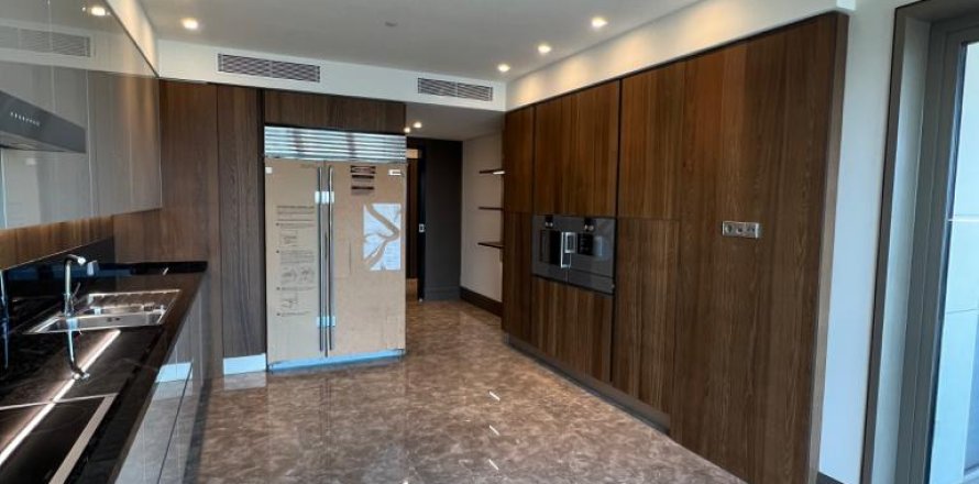 5+1 Apartment in Bakırköy, Turkey No. 14984