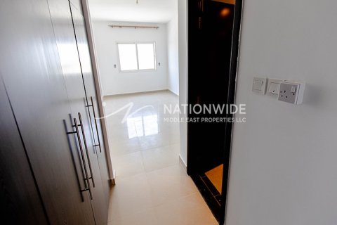 3 dormitorios Apartment en Al Reef, UAE No. 3845 8