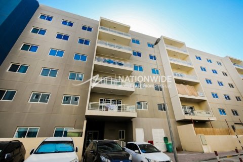 3 dormitorios Apartment en Al Reef, UAE No. 3848 1