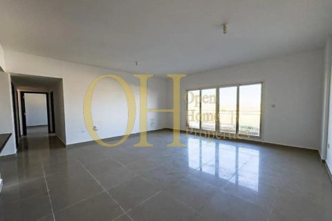 2 dormitorios Apartment en Al Reef, UAE No. 8857 3