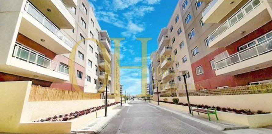 2 dormitorios Apartment en Al Reef, UAE No. 8857