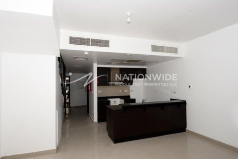 2 bedrooms Villa in Abu Dhabi, UAE No. 3745 12