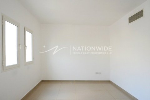 2 bedrooms Villa in Abu Dhabi, UAE No. 3745 6