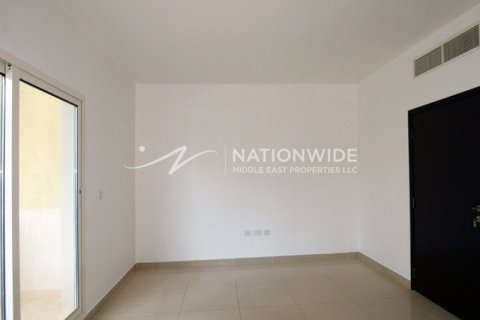 2 bedrooms Villa in Abu Dhabi, UAE No. 3745 8