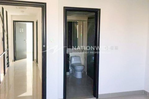 2 bedrooms Villa in Abu Dhabi, UAE No. 3745 4