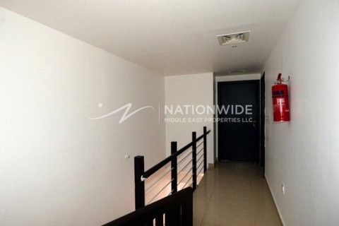 2 bedrooms Villa in Abu Dhabi, UAE No. 3745 10