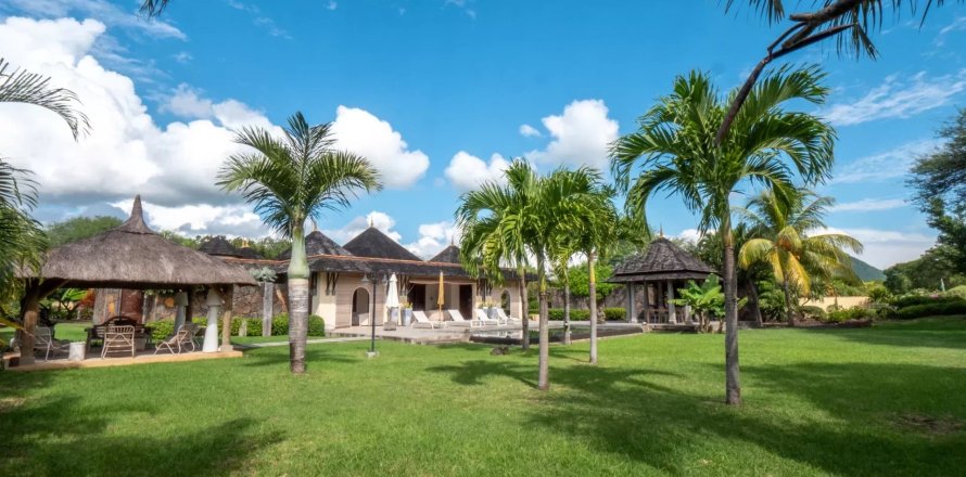 5 bedrooms Villa in Tamarin, Mauritius No. 53434