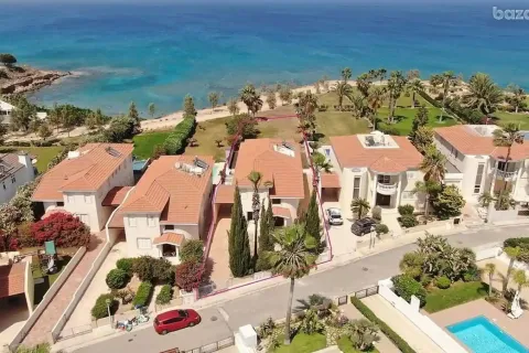 5 bedrooms Villa in Paralimni, Cyprus No. 31243 1