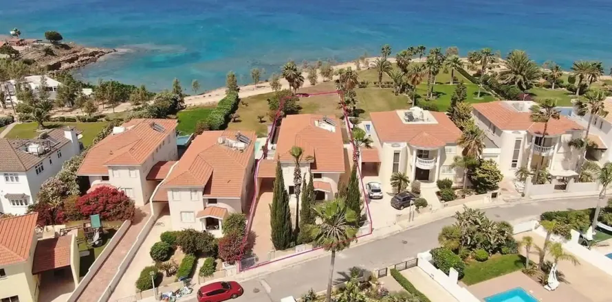 5 bedrooms Villa in Paralimni, Cyprus No. 31243