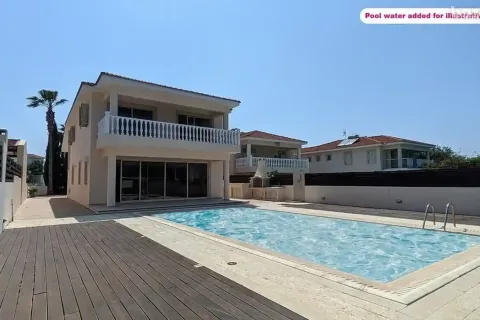 5 bedrooms Villa in Paralimni, Cyprus No. 31243 3