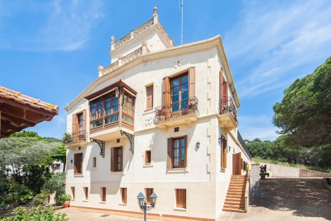 8 dormitorios House en Mataró, Spain No. 25367 4