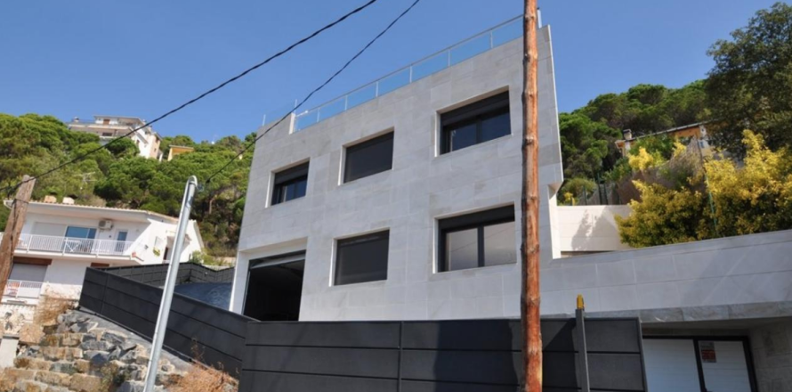 4 dormitorios House en Lloret de Mar, Spain No. 25416