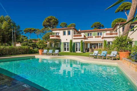 5 bedrooms Villa in Antibes, France No. 67311 1