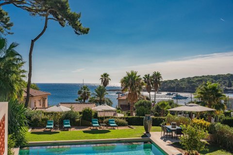 5 bedrooms Villa in Antibes, France No. 67311 2