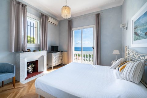 5 bedrooms Villa in Antibes, France No. 67306 9