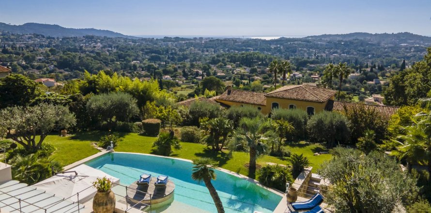 5 bedrooms Villa in Mougins, France No. 67308