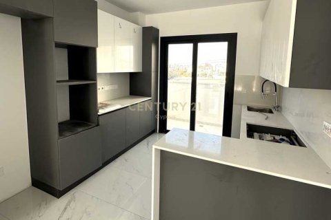 2 dormitorios Penthouse en Limassol, Cyprus No. 76056 2