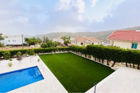 5 bedrooms Villa in Limassol, Cyprus No. 37978 9