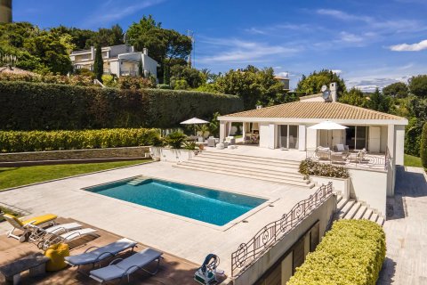 4 bedrooms Villa in Cannes, France No. 67279 3