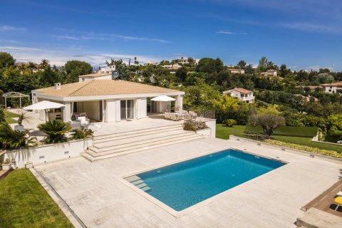 4 bedrooms Villa in Cannes, France No. 67279 1