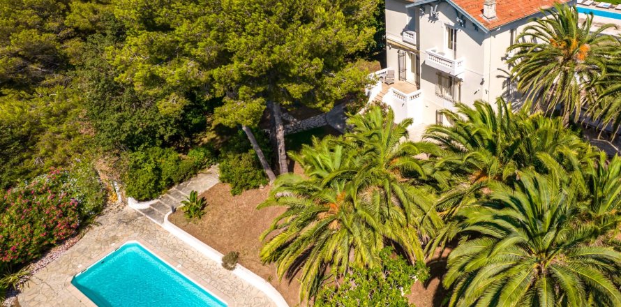 6 bedrooms Villa in Antibes, France No. 67278