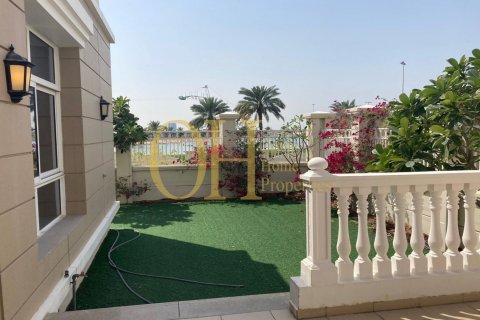 5 chambres Villa à Khalifa City, UAE No. 47049 4