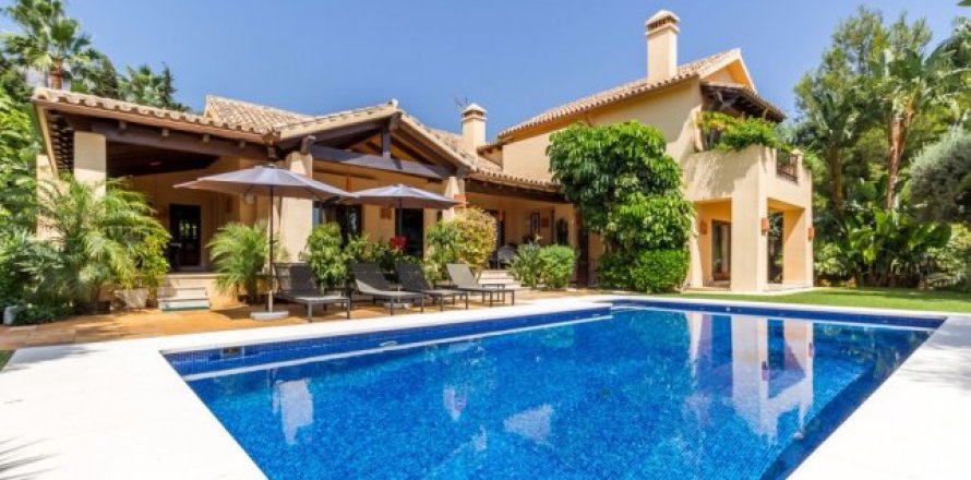 5 bedrooms House in Malaga, Spain No. 26486