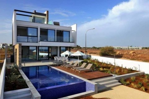 5 bedrooms House in Ayia Napa, Cyprus No. 30613 1