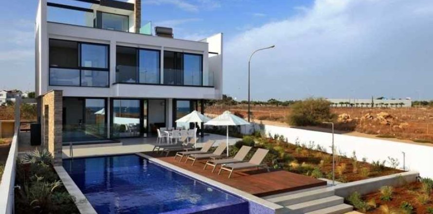 5 bedrooms House in Ayia Napa, Cyprus No. 30613