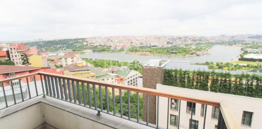 2+1 Appartement à Istanbul, Turkey No. 14135