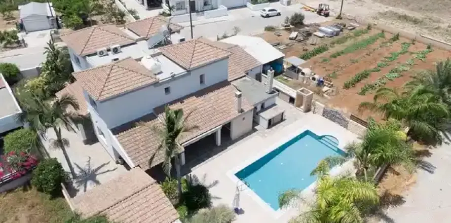 4 dormitorios House en Kiti, Cyprus No. 39340