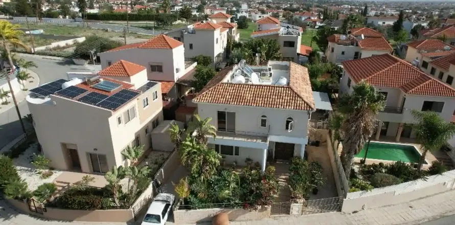 4 bedrooms House in Erimi, Cyprus No. 40311