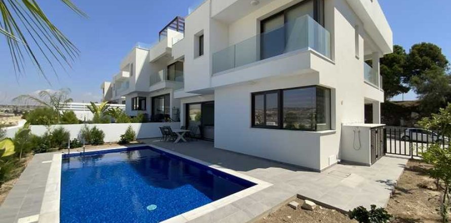 3 bedrooms House in Pyla, Cyprus No. 77146