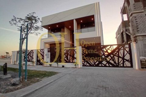 5 bedrooms Villa in Al Shamkha, UAE No. 8738 3