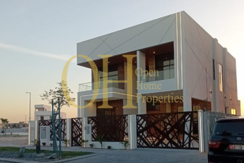 5 bedrooms Villa in Al Shamkha, UAE No. 8738 1