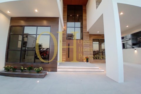 5 bedrooms Villa in Al Shamkha, UAE No. 8738 5