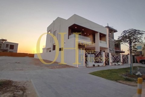 5 bedrooms Villa in Al Shamkha, UAE No. 8738 2