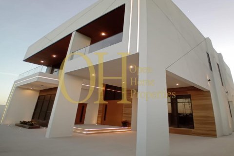 5 bedrooms Villa in Al Shamkha, UAE No. 8738 4