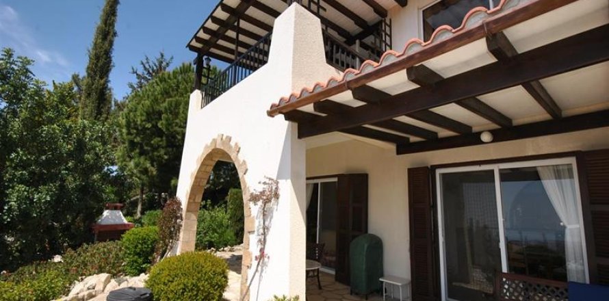 4 bedrooms Villa in Tala, Cyprus No. 39120