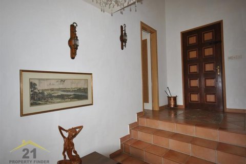 4 bedrooms Villa in Tala, Cyprus No. 39120 9