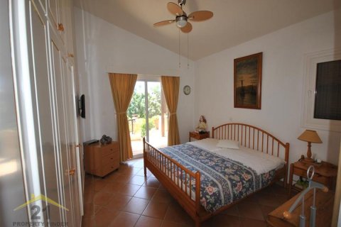 4 bedrooms Villa in Tala, Cyprus No. 39120 12