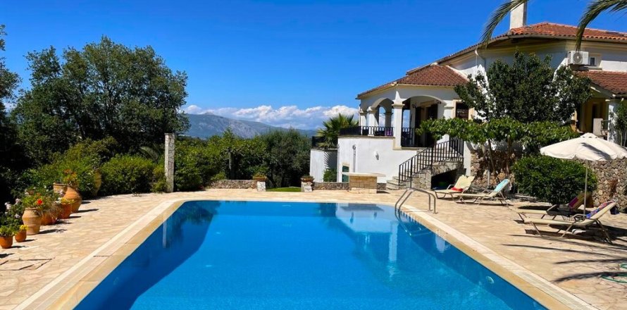 5 bedrooms Villa in Corfu, Greece No. 54550