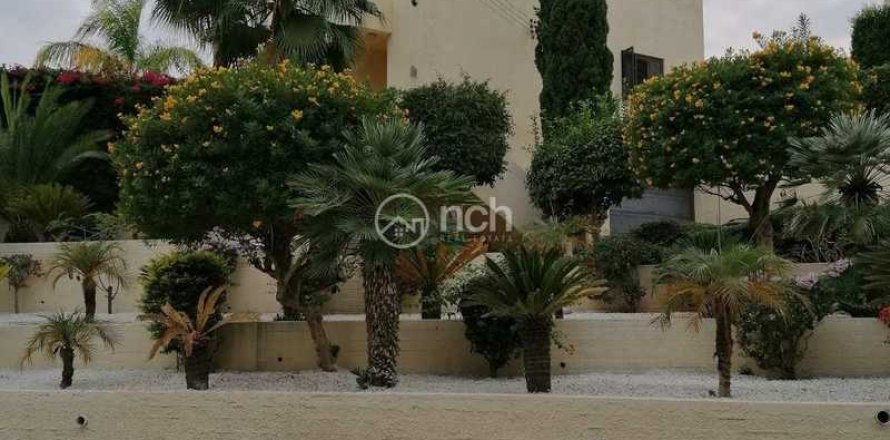 4 bedrooms House in Episkopi, Cyprus No. 76816