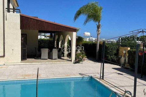 4 bedrooms House in Episkopi, Cyprus No. 76816 3