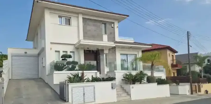 5 bedrooms Villa in Agios Athanasios, Cyprus No. 46606