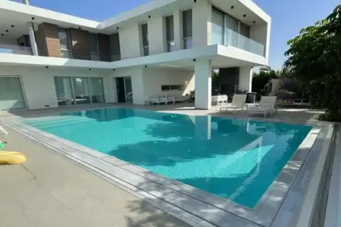 6 bedrooms House in Pyla, Cyprus No. 39607 1