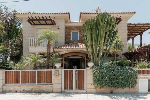 4 bedrooms Villa in Mouttagiaka, Cyprus No. 63577 1