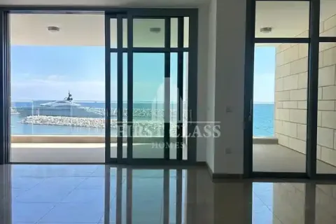 4 bedrooms Apartment in Limassol, Cyprus No. 35285 1